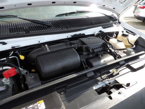 Used 2024 Ford E-350 and Econoline 350 Super Duty w/ Power Windows & Locks Group image 18