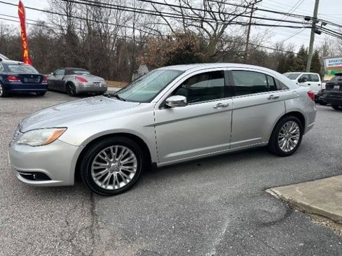 Used 2012 Chrysler 200 Limited FWD image 2