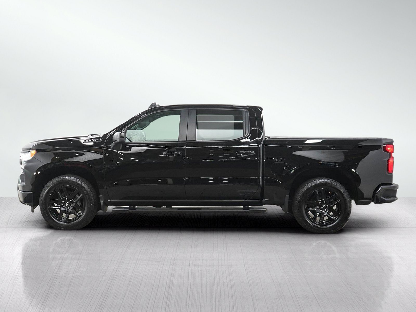 Used 2024 Chevrolet Silverado 1500 RST w/ Convenience Package II AWD/4WD image 2