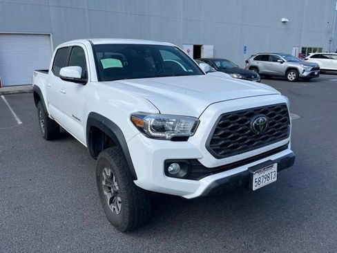 Used 2022 Toyota Tacoma TRD Off-Road AWD/4WD image 3