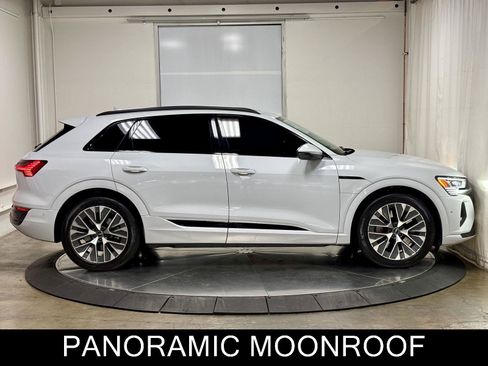 Used 2024 Audi Q8 e-tron Premium Plus w/ Premium Plus Package AWD/4WD image 10