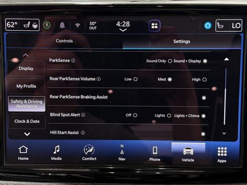 Used 2023 Chrysler Pacifica Limited FWD image 24