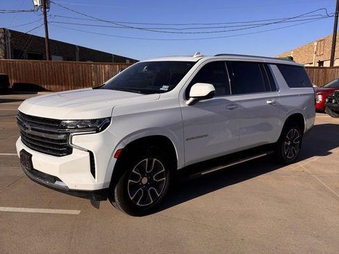 Used 2021 Chevrolet Suburban LT w/ LT Signature Plus Package image 3