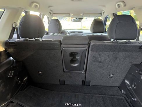 Used 2020 Nissan Rogue SV image 25