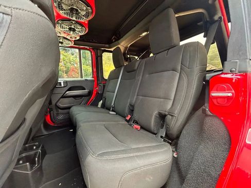 Used 2018 Jeep Wrangler Unlimited Sahara image 27