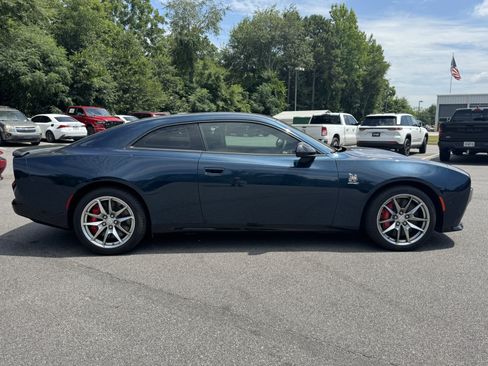 Used 2024 Dodge Charger Daytona Scat Pack w/ Plus Group AWD/4WD image 4