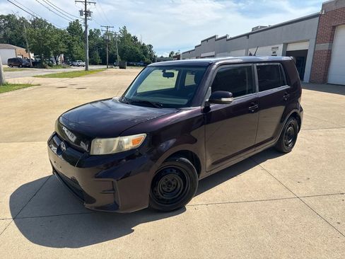 Used 2012 Scion xB FWD image 1