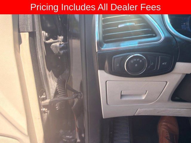 Used 2015 Ford Edge Titanium FWD image 14