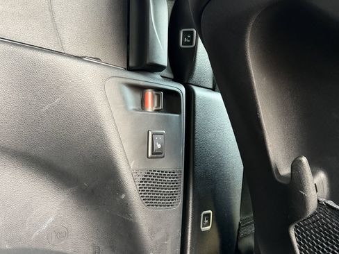 Used 2026 Chrysler Pacifica Limited FWD image 18