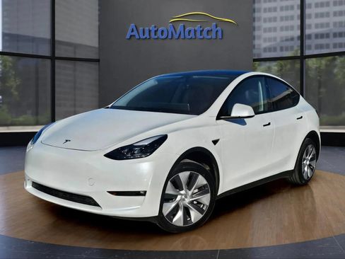 Used 2025 Tesla Model Y Long Range AWD/4WD image 3