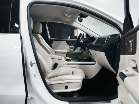 Used 2023 Mercedes-Benz GLA 250 4MATIC image 32