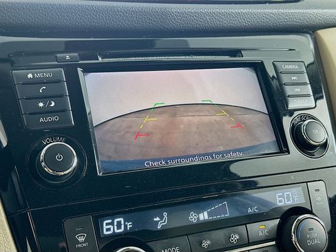 Used 2020 Nissan Rogue SV FWD image 22