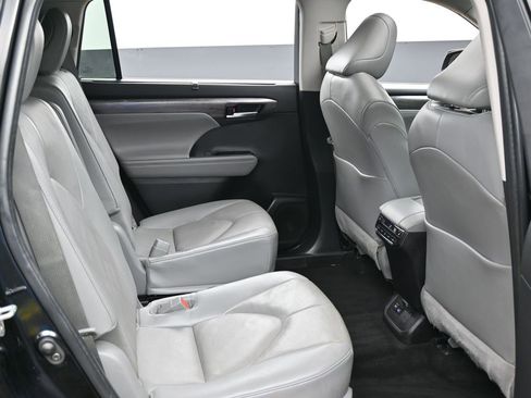 Used 2022 Toyota Highlander Platinum image 37