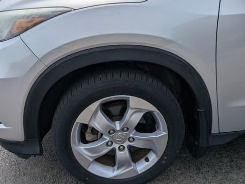 Used 2016 Honda HR-V LX image 3