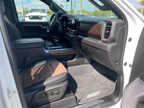 Used 2024 Chevrolet Silverado 1500 High Country w/ Technology Package image 18