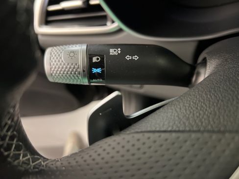 Used 2025 Genesis G70 2.5T image 19