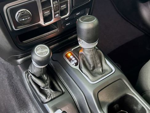 Used 2021 Jeep Gladiator Sport AWD/4WD image 20