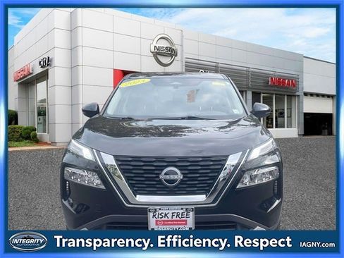 Certified 2023 Nissan Rogue SV image 2