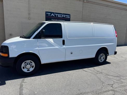 Used 2015 Chevrolet Express 2500 RWD image 5