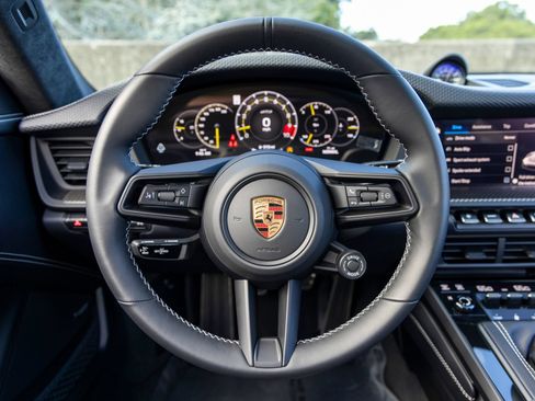 Used 2025 Porsche 911 GT3 RWD image 39