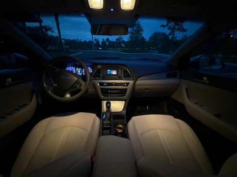 Used 2015 Hyundai Sonata SE FWD image 16