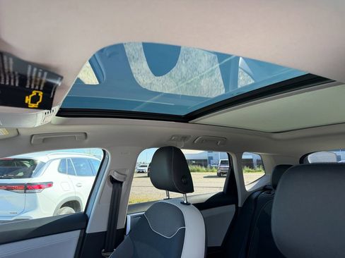 New 2026 Volkswagen Taos SE image 22