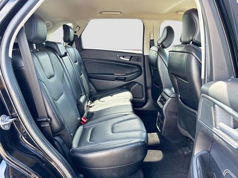 Used 2018 Ford Edge Titanium image 28