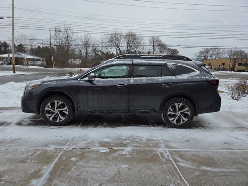 Used 2022 Subaru Outback Limited image 6
