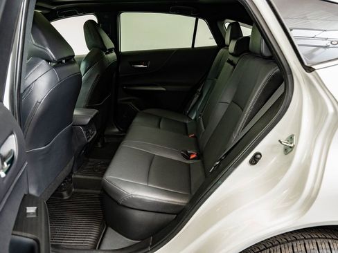 Used 2023 Toyota Venza Limited image 32