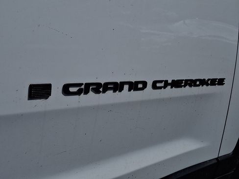 Used 2023 Jeep Grand Cherokee Altitude image 30