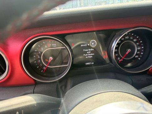 Used 2022 Jeep Gladiator Rubicon AWD/4WD image 6