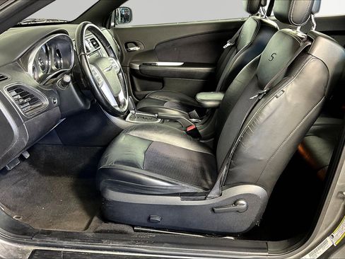 Used 2011 Chrysler 200 S FWD image 18