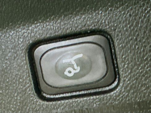 Used 2017 Ford Explorer XLT w/ Equipment Group 202A image 31