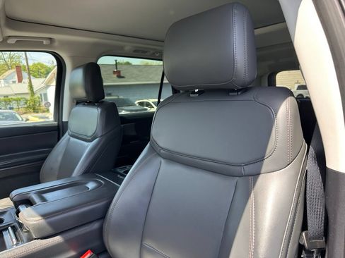 Used 2025 Ford Expedition Active AWD/4WD image 15