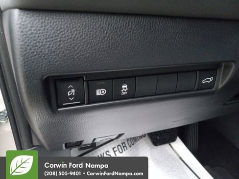 Used 2022 Toyota Venza LE image 13