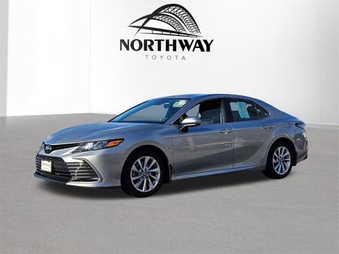 Used 2023 Toyota Camry LE image 6