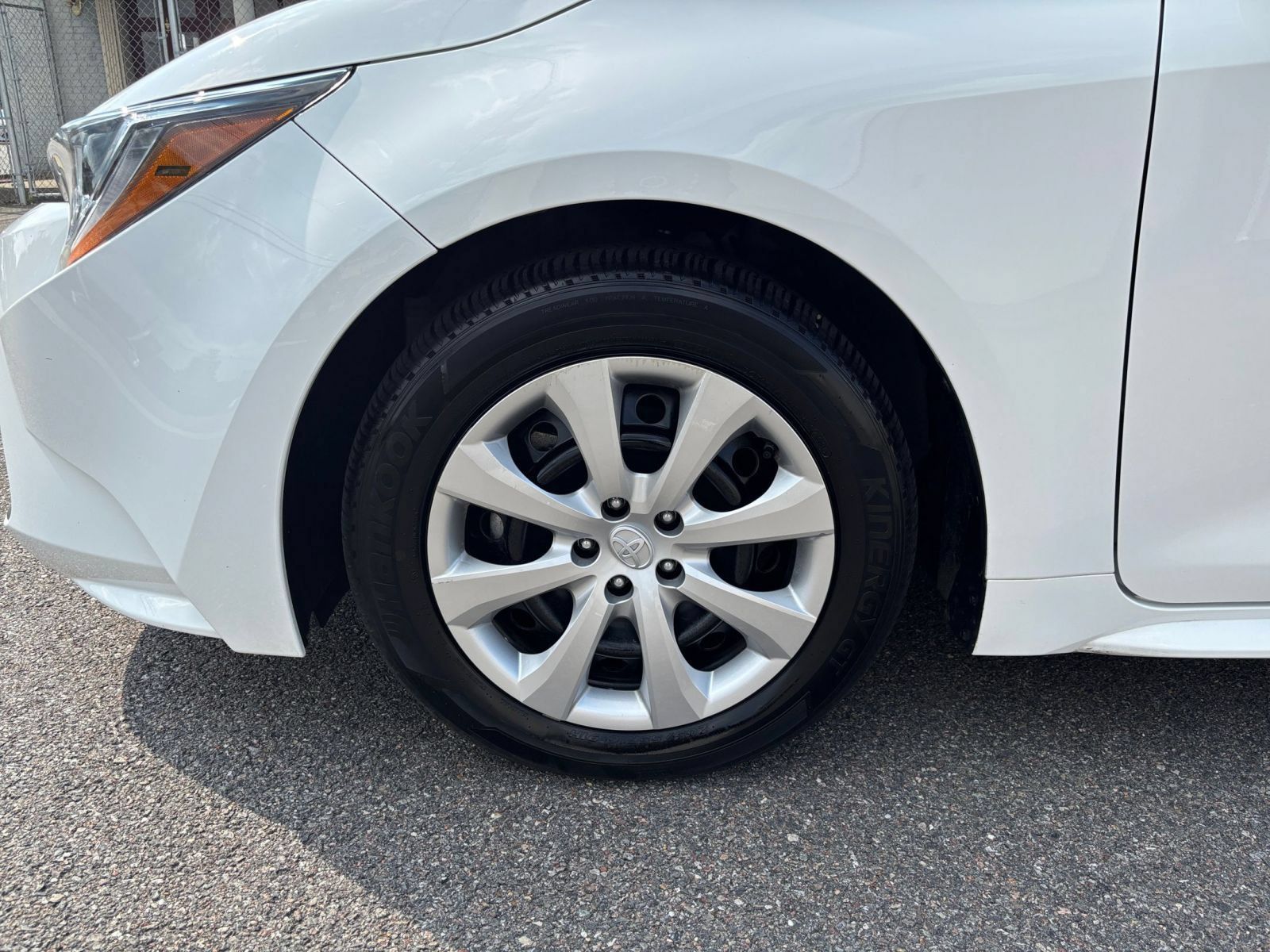Used 2025 Toyota Corolla LE FWD image 27