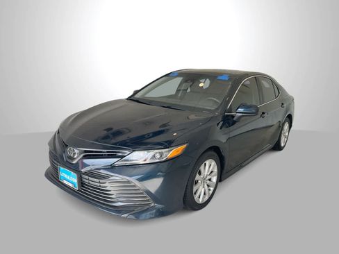 Used 2019 Toyota Camry LE FWD image 1