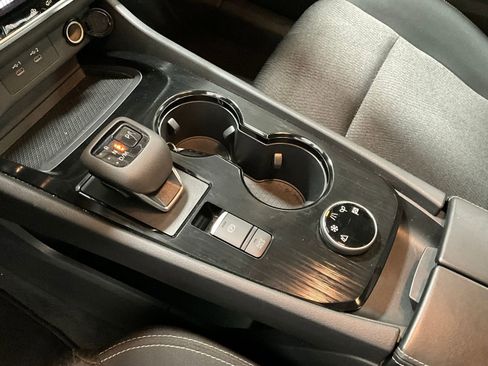 Used 2024 Nissan Rogue SV image 16