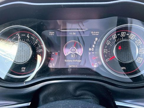 Used 2015 Dodge Challenger SXT image 17