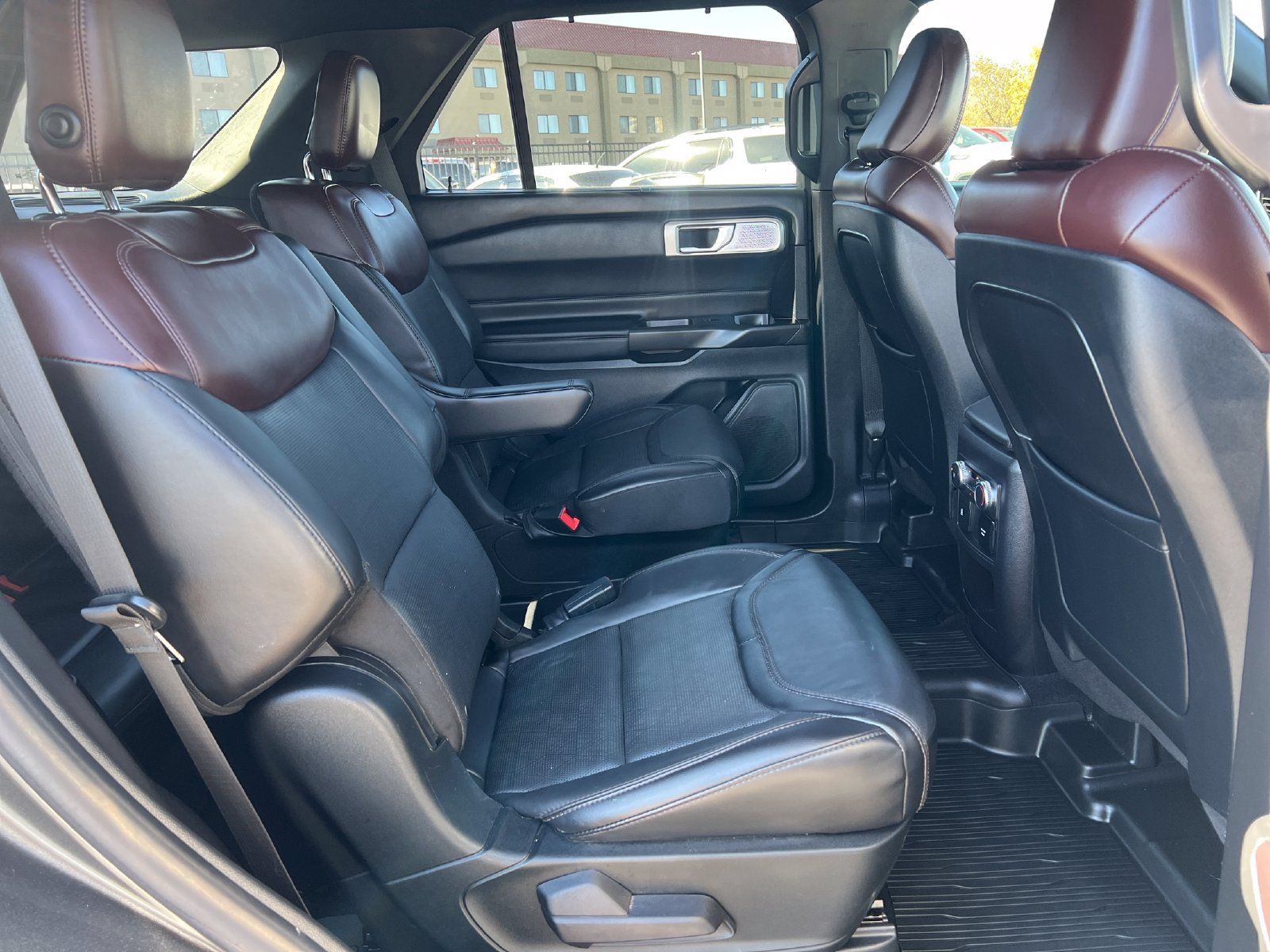 Used 2020 Ford Explorer Platinum w/ Premium Technology Package AWD/4WD image 26