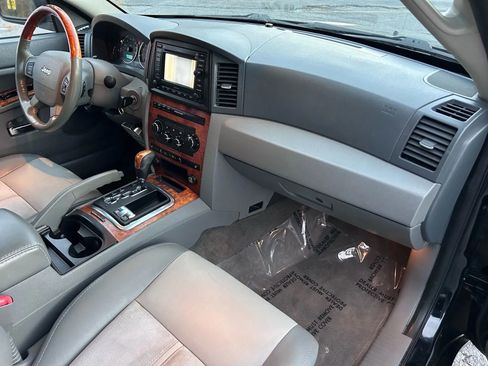 Used 2006 Jeep Grand Cherokee Overland w/ Skid Plate Group image 10