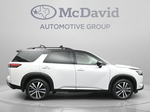 Used 2025 Nissan Pathfinder Platinum w/ Cargo Package AWD/4WD image 9