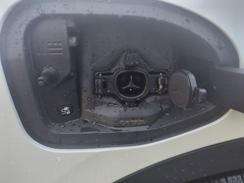 New 2026 Nissan Leaf Platinum+ w/ Cargo Package (Platinum+) image 7