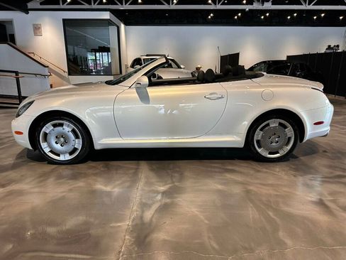 Used 2005 Lexus SC 430 Convertible RWD image 3