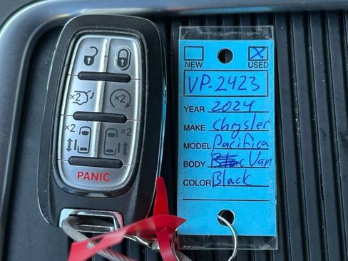 Used 2024 Chrysler Pacifica Touring-L image 46