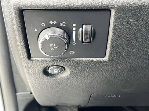 Used 2017 Jeep Grand Cherokee Altitude image 10