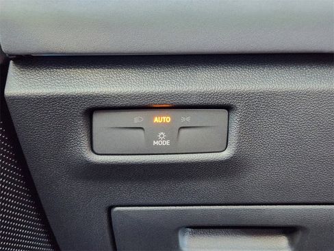 New 2026 Volkswagen Tiguan SE image 11