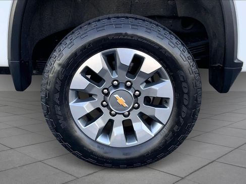 Used 2024 Chevrolet Silverado 2500 LT image 10