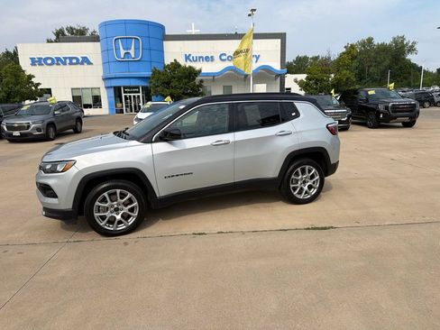 Used 2025 Jeep Compass Limited AWD/4WD image 6